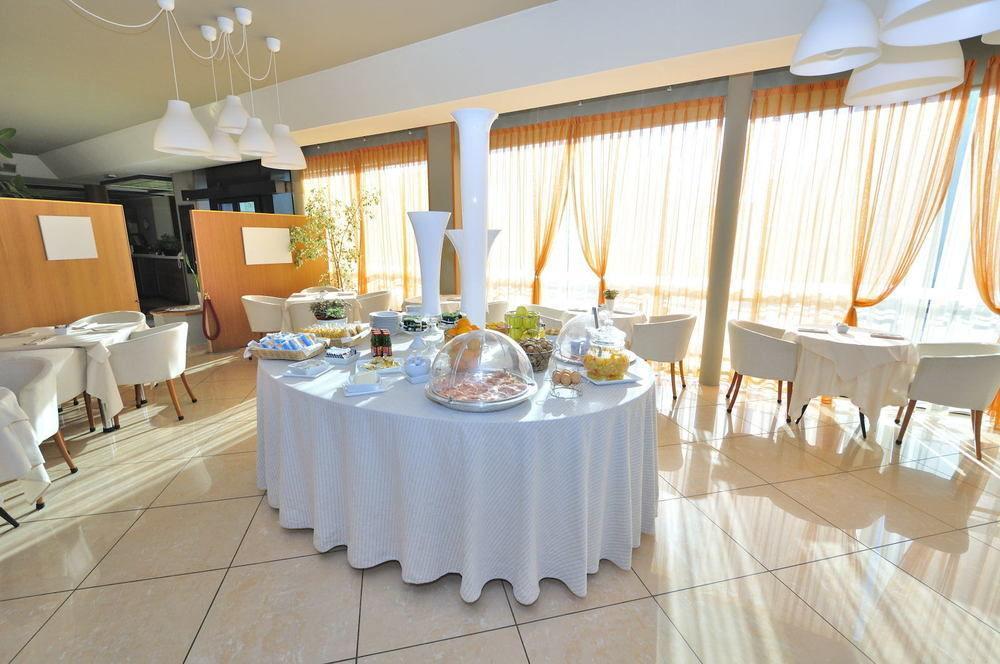 Hotel Noventa 4*