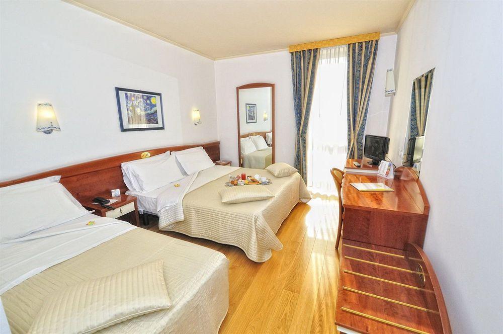 Hotel Noventa 4*